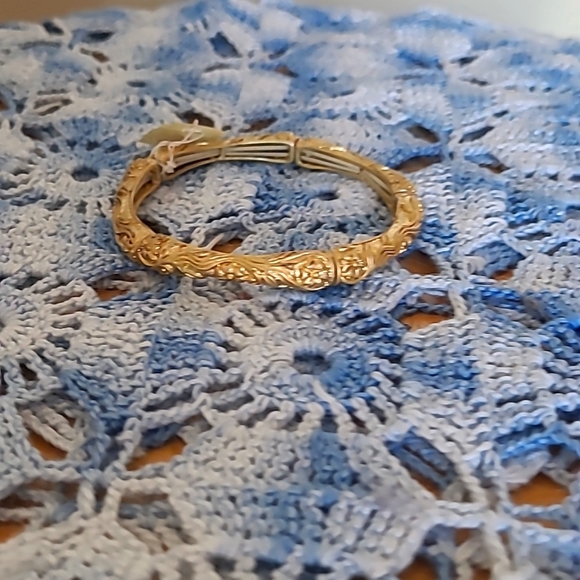 Lia Sophia Gold Filigree Stretch Bracelet - Picture 1 of 4